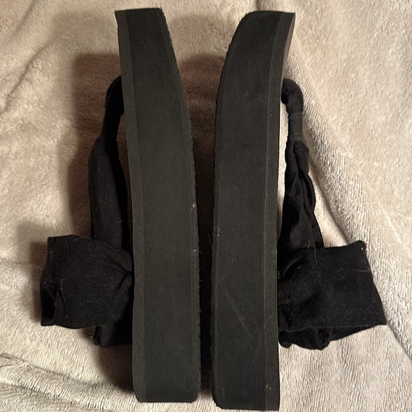 Sanuk black flatform sling sandal W11 EUC - Picture 2 of 6